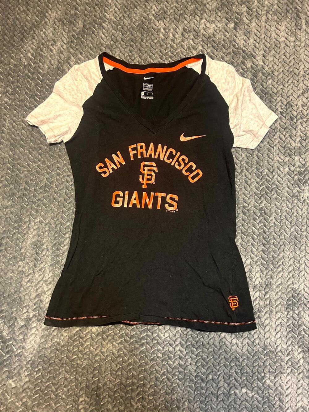 Nike San Francisco Giants Baseball Shirt Womens Medium Black Gray Raglan Sleeve